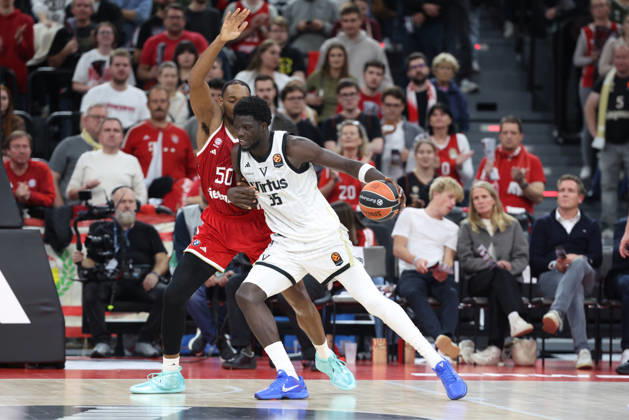 Mouhamet Diouf (Virtus Bologna, 35) mit Austin Wiley (FC Bayern Basketball, 50), GER, FC Bayern Basketball vs. Virtus Bologna, Basketball, Euroleague, 4. Spieltag, Saison 2026 2027, 08.10.2026, GER, FC Bayern Basketball vs. Virtus Bologna, Basketball, Euroleague, 4. Spieltag, Saison 2026 2027, 08.10.2026 Muenchen Copyright: xEibner-Pressefoto JennixMaulx EP_JML