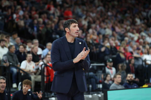 Alex Mumbru (Virtus Bologna, Chef-Trainer), GER, FC Bayern Basketball vs. Virtus Bologna, Basketball, Euroleague, 4. Spieltag, Saison 2026 2027, 08.10.2026, GER, FC Bayern Basketball vs. Virtus Bologna, Basketball, Euroleague, 4. Spieltag, Saison 2026 2027, 08.10.2026 Muenchen Copyright: xEibner-Pressefoto JennixMaulx EP_JML