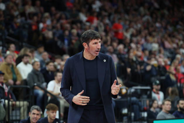 Alex Mumbru (Virtus Bologna, Chef-Trainer), GER, FC Bayern Basketball vs. Virtus Bologna, Basketball, Euroleague, 4. Spieltag, Saison 2026 2027, 08.10.2026, GER, FC Bayern Basketball vs. Virtus Bologna, Basketball, Euroleague, 4. Spieltag, Saison 2026 2027, 08.10.2026 Muenchen Copyright: xEibner-Pressefoto JennixMaulx EP_JML