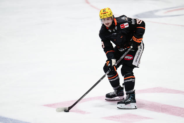 Anthony Romano (Loewen Frankfurt, 29) GER, Loewen Frankfurt vs. Krefeld Pinguine, Eishockey, PENNY DEL, 7. Spieltag, Spielzeit 2026 2027, 08.10.2026 GER, Loewen Frankfurt vs. Krefeld Pinguine, Eishockey, PENNY DEL, 7. Spieltag, Spielzeit 2026 2027, 08.10.2026 Frankfurt am Main Copyright: xEibner-Pressefoto AttilaxZigax EP_AZA