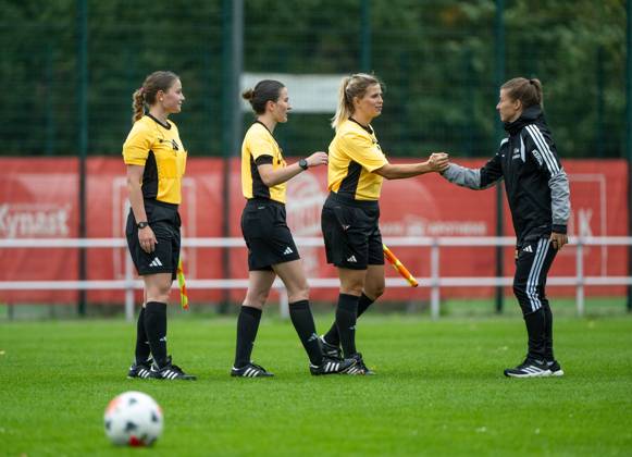 Fußball, Frauen, Testspiel, Saison 2026 2027, 1. FC Union Berlin - 1. FFC Turbine Potsdam (4:0), v. l. Assistentin Ruby Harder, Schiedsrichterin Sophie Fabienne Olivie, Assistentin Franziska Koch, Trainerin Marie-Louise Eta (1. Frauen 1. FC Union), 08.10.2026, Copyright: xMatthiasxKochx