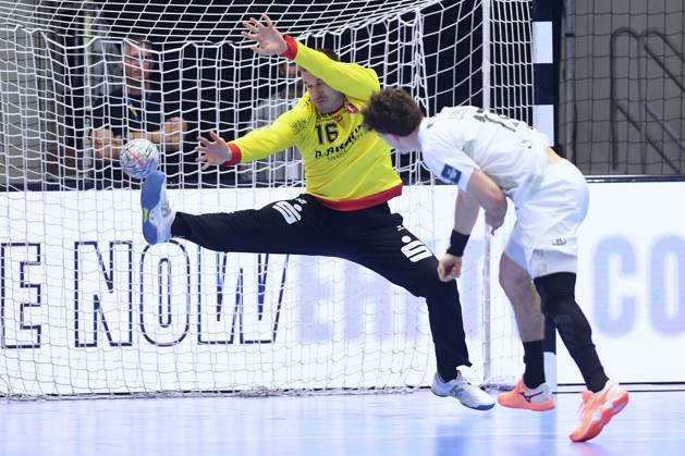 Noam Leopold (HBC Nantes 17) beim Wurf; Nebojsa Simic (Torwart MT Melsungen 16) (hinten) , GER, MT Melsungen - HBC Nantes (FRA), Handball, Champions League Maenner, Group Matches, Saison 2026 2027, 08.10.2026, GER, MT Melsungen - HBC Nantes Handball, CL Maenner, Group Match, Saison 2026 2027, 08.10.2026 Kassel Copyright: xEibner-Pressefotox xRolandxSippelx EP_RSL