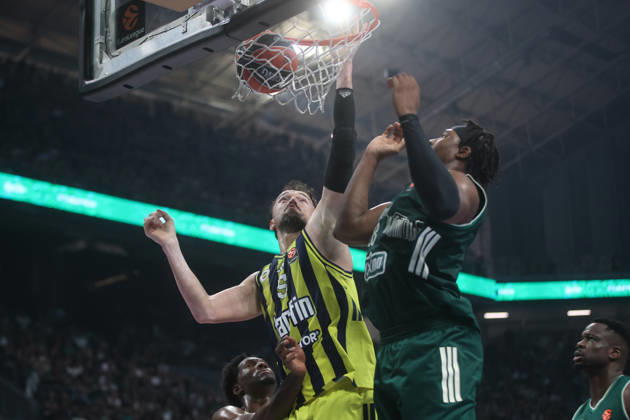 Panatinaikos AKTOR v Fenerbahce Tarfin - EuroLeague ATHENS, GREECE - OCTOBER 8: Sertac Sanli (L) of Fenerbahce Tarfin in action during the EuroLeague Week 4 match between Panathinaikos AKTOR and Fenerbahce Tarfin at OAKA Sports Hall in Athens, Greece, on October 8, 2026. Ayhan Mehmet Anadolu Athens Greece. Editorial use only. Please get in touch for any other usage.  Copyright: x2026xAnadoluxAyhanxMehmetx