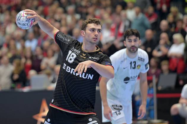 Florian Drosten (MT Melsungen 18) beim Wurf; Luka Peric (HBC Nantes 13) (R) , GER, MT Melsungen - HBC Nantes (FRA), Handball, Champions League Maenner, Group Matches, Saison 2026 2027, 08.10.2026, GER, MT Melsungen - HBC Nantes Handball, CL Maenner, Group Match, Saison 2026 2027, 08.10.2026 Kassel Copyright: xEibner-Pressefotox xRolandxSippelx EP_RSL