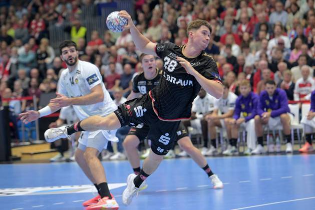 Luca Sigrist (MT Melsungen 28) beim Wurf; Imanol Garciandia (HBC Nantes 14) (hinten) , GER, MT Melsungen - HBC Nantes (FRA), Handball, Champions League Maenner, Group Matches, Saison 2026 2027, 08.10.2026, GER, MT Melsungen - HBC Nantes Handball, CL Maenner, Group Match, Saison 2026 2027, 08.10.2026 Kassel Copyright: xEibner-Pressefotox xRolandxSippelx EP_RSL