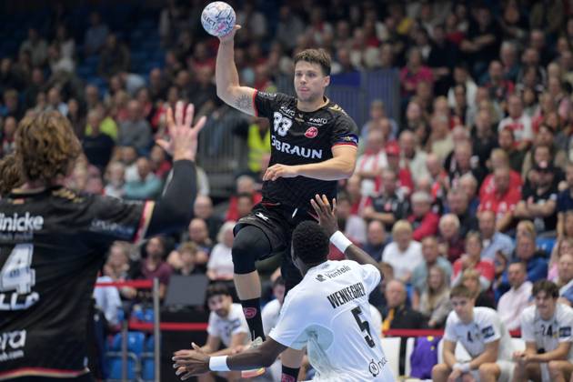 Aaron Mensing (MT Melsungen 33) (am Ball), Andre Wenkegheu Tchambou (HBC Nantes 5) (vorne) , GER, MT Melsungen - HBC Nantes (FRA), Handball, Champions League Maenner, Group Matches, Saison 2026 2027, 08.10.2026, GER, MT Melsungen - HBC Nantes Handball, CL Maenner, Group Match, Saison 2026 2027, 08.10.2026 Kassel Copyright: xEibner-Pressefotox xRolandxSippelx EP_RSL