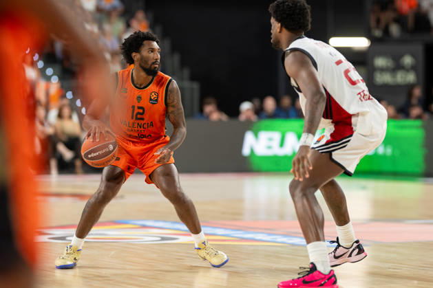 EuroLeague Round 4 match between Valencia Basket and Hapoel IBI Tel Aviv Armoni Brooks of Valencia Basket in action during the EuroLeague Round 4 match between Valencia Basket and Hapoel IBI Tel Aviv at Roig Arena, (Valencia ) on October 08, 2026. Copyright: xVicentexVidalxFernandezx
