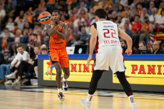 EuroLeague Round 4 match between Valencia Basket and Hapoel IBI Tel Aviv Omari Moore of Valencia Basket in action during the EuroLeague Round 4 match between Valencia Basket and Hapoel IBI Tel Aviv at Roig Arena, (Valencia ) on October 08, 2026. Copyright: xVicentexVidalxFernandezx