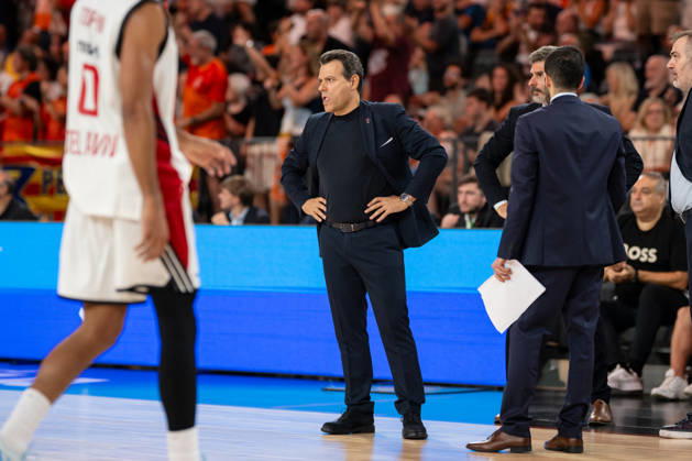 EuroLeague Round 4 match between Valencia Basket and Hapoel IBI Tel Aviv Dimitris Itoudis coach of Hapoel IBI Tel Aviv in action during the EuroLeague Round 4 match between Valencia Basket and Hapoel IBI Tel Aviv at Roig Arena, (Valencia ) on October 08, 2026. Copyright: xVicentexVidalxFernandezx