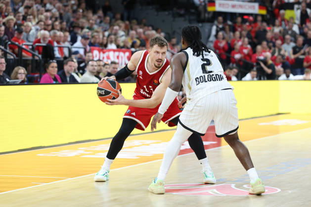 Andreas Obst (FC Bayern Basketball, 13) mit Marcus Carr (Virtus Bologna, 02), GER, FC Bayern Basketball vs. Virtus Bologna, Basketball, Euroleague, 4. Spieltag, Saison 2026 2027, 08.10.2026, GER, FC Bayern Basketball vs. Virtus Bologna, Basketball, Euroleague, 4. Spieltag, Saison 2026 2027, 08.10.2026 Muenchen Copyright: xEibner-Pressefoto JennixMaulx EP_JML
