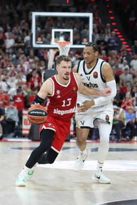 Andreas Obst (FC Bayern Basketball, 13) mit Wendell Moore (Virtus Bologna, 08), GER, FC Bayern Basketball vs. Virtus Bologna, Basketball, Euroleague, 4. Spieltag, Saison 2026 2027, 08.10.2026, GER, FC Bayern Basketball vs. Virtus Bologna, Basketball, Euroleague, 4. Spieltag, Saison 2026 2027, 08.10.2026 Muenchen Copyright: xEibner-Pressefoto JennixMaulx EP_JML