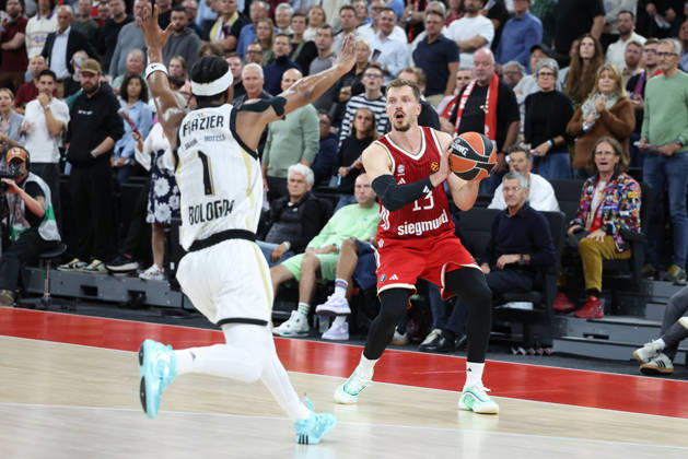 Andreas Obst (FC Bayern Basketball, 13) mit Trent Frazier (Virtus Bologna, 01), GER, FC Bayern Basketball vs. Virtus Bologna, Basketball, Euroleague, 4. Spieltag, Saison 2026 2027, 08.10.2026, GER, FC Bayern Basketball vs. Virtus Bologna, Basketball, Euroleague, 4. Spieltag, Saison 2026 2027, 08.10.2026 Muenchen Copyright: xEibner-Pressefoto JennixMaulx EP_JML