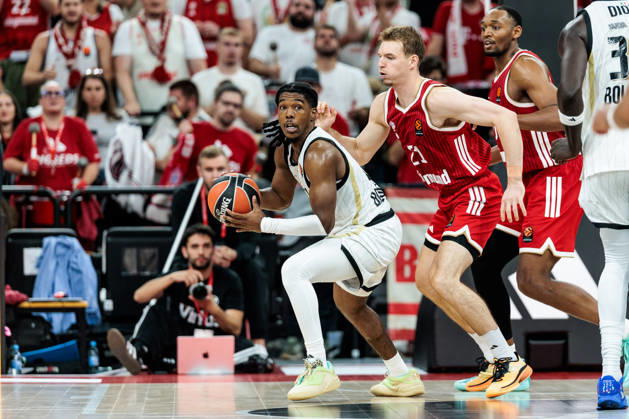 MUNICH, GERMANY - OCTOBER 08: Marcus Carr (Virtus Bologna, 2) controls the ball against Justus Hollatz (FC Bayern Muenchen, 21) during the Turkish Airlines EuroLeague match between FC Bayern Muenchen vs. Virtus Bologna at SAP Garden on round 4 of Turkish Airlines EuroLeague on October 08, 2026 in Munich, Germany. Bavaria Germany Copyright: xSteffiexWunderlx