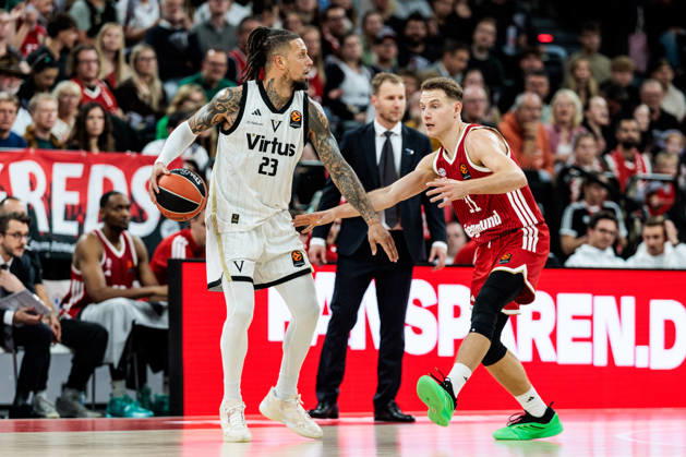 MUNICH, GERMANY - OCTOBER 08: Daniel Hackett (Virtus Bologna, 23) controls the ball against Rokas Jokubaitis (FC Bayern Muenchen, 31) during the Turkish Airlines EuroLeague match between FC Bayern Muenchen vs. Virtus Bologna at SAP Garden on round 4 of Turkish Airlines EuroLeague on October 08, 2026 in Munich, Germany. Bavaria Germany Copyright: xSteffiexWunderlx