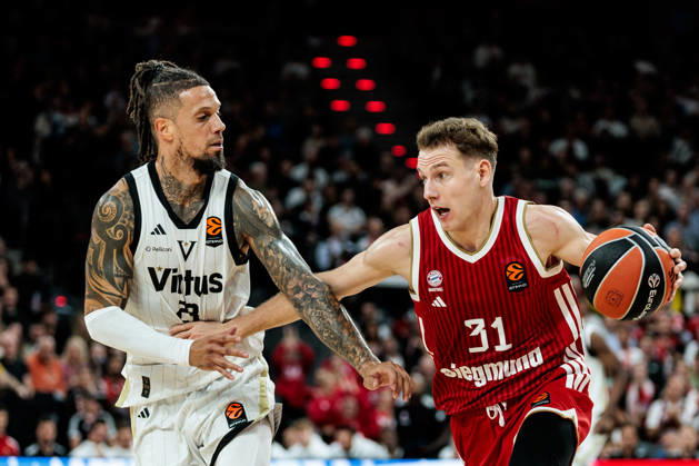 MUNICH, GERMANY - OCTOBER 08: Rokas Jokubaitis (FC Bayern Muenchen, 31) controls the ball against Daniel Hackett (Virtus Bologna, 23) during the Turkish Airlines EuroLeague match between FC Bayern Muenchen vs. Virtus Bologna at SAP Garden on round 4 of Turkish Airlines EuroLeague on October 08, 2026 in Munich, Germany. Bavaria Germany Copyright: xSteffiexWunderlx