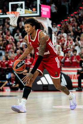 MUNICH, GERMANY - OCTOBER 08: Marjon Beauchamp (FC Bayern Muenchen, 3) controls the ball during the Turkish Airlines EuroLeague match between FC Bayern Muenchen vs. Virtus Bologna at SAP Garden on round 4 of Turkish Airlines EuroLeague on October 08, 2026 in Munich, Germany. Bavaria Germany Copyright: xSteffiexWunderlx