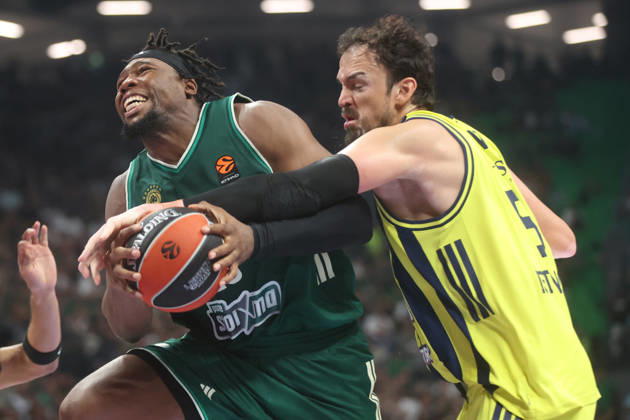 Panatinaikos AKTOR v Fenerbahce Tarfin - EuroLeague ATHENS, GREECE - OCTOBER 8: Sertac Sanli of Fenerbahce Tarfin in action against Guerschon Yabusele of Panatinaikos AKTOR during the EuroLeague Week 4 match between Panathinaikos AKTOR and Fenerbahce Tarfin at OAKA Sports Hall in Athens, Greece, on October 8, 2026. Ayhan Mehmet Anadolu Athens Greece. Editorial use only. Please get in touch for any other usage.  Copyright: x2026xAnadoluxAyhanxMehmetx