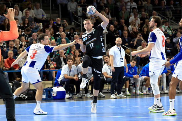08.10.2026, GER Deutschland, Handball, EHF Champions League, 08.10.2026, Saison 2026 2027, Berlin, Fuechse Berlin vs FC Porto Nils Lichtlein ( Fuechse Berlin 17 ), JOAO GOMES ( FC Porto 3 ), MIGUEL OLIVEIRA ( FC Porto 8 ) nordphoto GmbH Engler Berlin Max-Schmeling-Halle Berlin Deutschland Copyright: xNordphotox xEnglerx