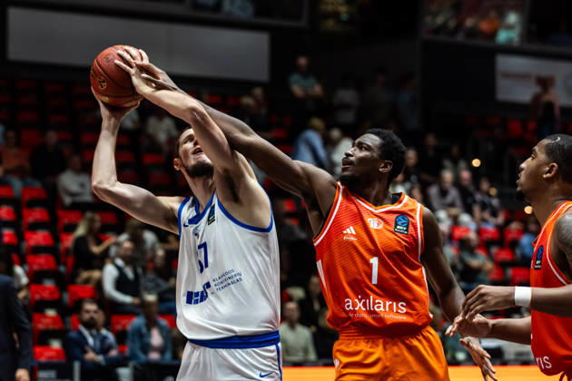 07.10.2026, GER, BKT Eurocup, Basketball, Chemnitz, Niners Chemnitz - Neptunas Klaipeda Einaras Tubutis (Neptunas Klaipeda, 37), Phlandrous Fleming Jr. (Niners Chemnitz, 1) Chemnitz Messe Chemnitz Sachsen Deutschland