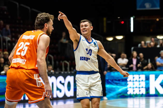 07.10.2026, GER, BKT Eurocup, Basketball, Chemnitz, Niners Chemnitz - Neptunas Klaipeda Elvar Fridriksson (Neptunas Klaipeda, 10) gibt Handzeichen Chemnitz Messe Chemnitz Sachsen Deutschland