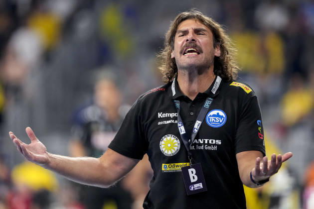 Sebastian Hinze (Trainer, Cheftrainer, ThSV), gibt Anweisungen, gestikuliert, mit den Armen gestikulieren, Einzelbild, Einzelfoto, Aktion, Action, 08.10.2026, Mannheim (Deutschland), Handball, Bundesliga, Rhein-Neckar Löwen - ThSV Eisenach
