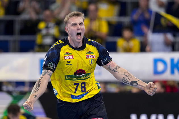 Edwin Aspenbäck (RNL, 78), Spieler der Rhein-Neckar-Löwen, jubelt über ein Tor, Jubel, jubeln, Torjubel, Torerfolg, celebrate the goal, goal, celebration, jubelt ueber das Tor, Freuen, Freude, freut sich, optimistisch, positiv, Spielszene, Highlight, Einzelbild, Einzelfoto, Aktion, Action, 08.10.2026, Mannheim (Deutschland), Handball, Bundesliga, Rhein-Neckar Löwen - ThSV Eisenach