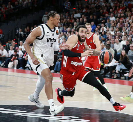 von links Wendell MOORE (Bologna), Duane WASHINGON Jr (Muenchen), Basketball, Euro Le<mbague, 2026 27, FC Bayern München vs Virtus Bologna, 08.10.26, SAP Garden, Muenchen Copyright: WolfgangxFehrmann