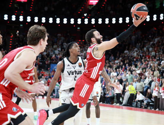 von links Marcus CARR (Bologna), Duane WASHINGON Jr (Muenchen), Basketball, Euro Le<mbague, 2026 27, FC Bayern München vs Virtus Bologna, 08.10.26, SAP Garden, Muenchen Copyright: WolfgangxFehrmann