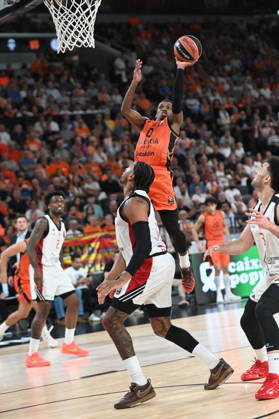 ESP: Euroleague Valencia Basket v Hapoel IBI Tel Aviv TJ Shorts of Valencia Basket during the Euroleague match between Valencia Basket and Hapoel IBI Tel Aviv played at Roig Arena Stadium on October 8 2026 in Valencia Spain Valencia Spain Basketball Copyright: xAgenciaxLOFx