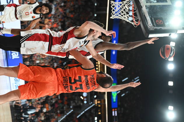 ESP: Euroleague Valencia Basket v Hapoel IBI Tel Aviv Nikola Mirotic of Valencia Basket during the Euroleague match between Valencia Basket and Hapoel IBI Tel Aviv played at Roig Arena Stadium on October 8 2026 in Valencia Spain Valencia Spain Basketball Copyright: xAgenciaxLOFx