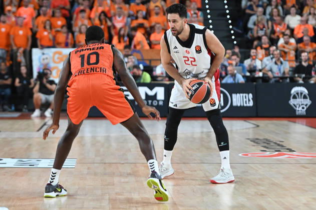 ESP: Euroleague Valencia Basket v Hapoel IBI Tel Aviv Vasilije Micic of Hapoel during the Euroleague match between Valencia Basket and Hapoel IBI Tel Aviv played at Roig Arena Stadium on October 8 2026 in Valencia Spain Valencia Spain Basketball Copyright: xAgenciaxLOFx