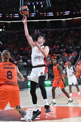 ESP: Euroleague Valencia Basket v Hapoel IBI Tel Aviv Tomas Satoransky of Hapoel during the Euroleague match between Valencia Basket and Hapoel IBI Tel Aviv played at Roig Arena Stadium on October 8 2026 in Valencia Spain Valencia Spain Basketball Copyright: xAgenciaxLOFx