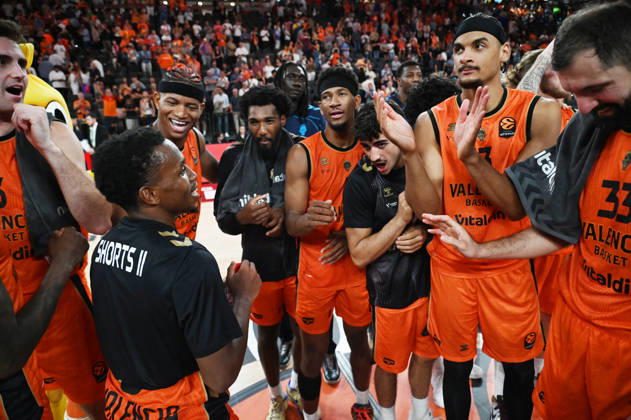 ESP: Euroleague Valencia Basket v Hapoel IBI Tel Aviv players of Valencia during the Euroleague match between Valencia Basket and Hapoel IBI Tel Aviv played at Roig Arena Stadium on October 8 2026 in Valencia Spain Valencia Spain Basketball Copyright: xAgenciaxLOFx