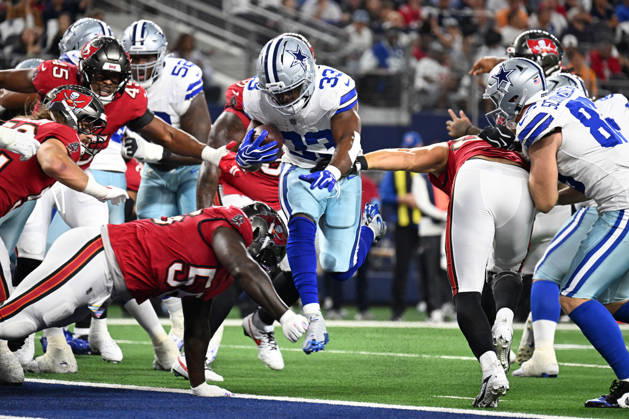 Dallas Cowboys Javonte WIlliams scores on a 1-yard run against the Tampa Bay Buccaneers during their game at AT&T Stadium in Arlington, Texas on Thursday, October 8, 2026.  ARL20261008010 IANxHALPERIN
