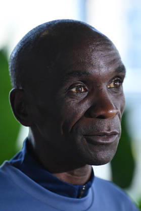 ELIUD KIPCHOGE MELBOURNE MARATHON OP, Elite marathon athlete Eliud Kipchoge speaks to media at a door stop during a fan event ahead of the Melbourne Marathon, in Melbourne, Friday, October 9, 2026. ( NO ARCHIVING MELBOURNE VICTORIA Australia  Copyright: xJAMESxROSSx 20261009162844543890