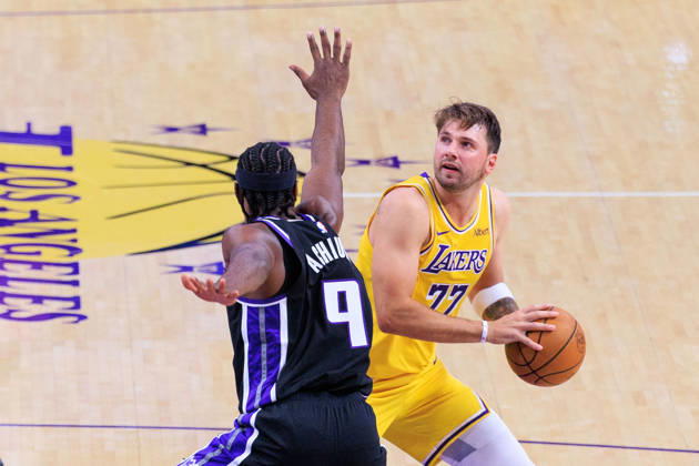 October 8, 2026, Los Angeles, California, USA: Luka Doncic 77 of the Los Angeles Lakers looks to put up a shot over Precious Achiuwa 9 of the Sacramento Kings during a preseason NBA, Basketball Herren, USA game on Thursday October 8, 2026 at Crypto.com Arena in Los Angeles, California. JAVIER ROJAS PI Los Angeles USA - ZUMAp124 20261008_zaa_p124_017 Copyright: xJavierxRojasx