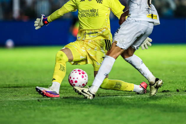 October 10, 2026, Sao Paulo, Sao Paulo, Brazil: SoO PAULO (SP), BRAZIL OCTOBER 10: Flamengo player Rossi during the match between Santos and Flamengo in the 2026 Brazilian Championship at Vila Belmiro Stadium in Santos (SP), Brazil, on Thursday, October 10, 2026., Credit:Marco Miatelo Avalon  Copyright: xMarcoxMiatelox xAvalonx 1141611841