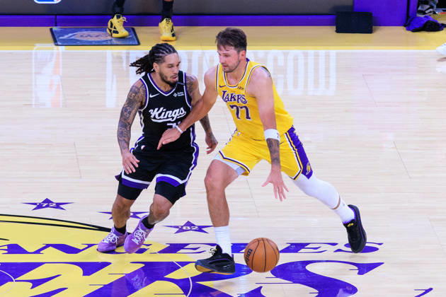 October 8, 2026, Los Angeles, California, USA: Luka Doncic 77 of the Los Angeles Lakers is defended by Emanuel Sharp 34 of the Sacramento Kings during a preseason NBA, Basketball Herren, USA game on Thursday October 8, 2026 at Crypto.com Arena in Los Angeles, California. Lakers defeat Kings, 114 -110. JAVIER ROJAS PI Lakers Vs. Kings  - ZUMAp124 20261008_zaa_p124_044 Copyright: xJavierxRojasx
