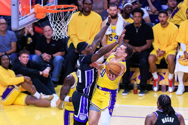 October 8, 2026, Los Angeles, California, USA: Chris Manon 30 of the Los Angeles Lakers tries to put a shot past Daeqwon Plowden 29 of the Sacramento Kings during a preseason NBA, Basketball Herren, USA game on Thursday October 8, 2026 at Crypto.com Arena in Los Angeles, California. Lakers defeat Kings, 114 -110. JAVIER ROJAS PI Los Angeles USA - ZUMAp124 20261008_zaa_p124_063 Copyright: xJavierxRojasx