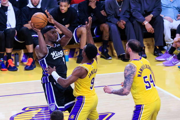 October 8, 2026, Los Angeles, California, USA: Bronny James 9 of the Los Angeles Lakers blocks Precious Achiuwa 9 of the Sacramento Kings during a preseason NBA, Basketball Herren, USA game on Thursday October 8, 2026 at Crypto.com Arena in Los Angeles, California. Lakers defeat Kings, 114 -110. JAVIER ROJAS PI Los Angeles USA - ZUMAp124 20261008_zaa_p124_065 Copyright: xJavierxRojasx