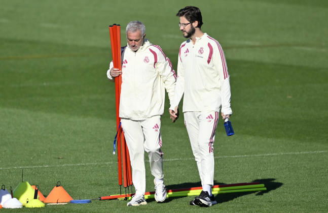 Training session of Real Madrid MADRID, SPAIN - OCTOBER 9: Real Madrid head coach Jose Mourinho (L) directs a training session at the club s Valdebebas training complex prior to their upcoming La Liga week 8 football match against Villarreal in Madrid, Spain on October 9, 2026. Burak Akbulut Anadolu Madrid Spain. Editorial use only. Please get in touch for any other usage.  Copyright: x2026xAnadoluxBurakxAkbulutx