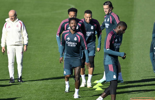 Training session of Real Madrid MADRID, SPAIN - OCTOBER 9: Real Madrid player Vinicius Junior (C) attends a training session at the club s Valdebebas training complex prior to their upcoming La Liga week 8 football match against Villarreal in Madrid, Spain on October 9, 2026. Burak Akbulut Anadolu Madrid Spain. Editorial use only. Please get in touch for any other usage.  Copyright: x2026xAnadoluxBurakxAkbulutx