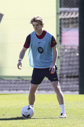 October 9, 2026, Sant Joan Despi, Barcelona, Spain: Anthony Gordon during the training day of FC Barcelona, Barca ahead the Spanish League, Laliga EA Sports, football match against Getafe CF at Ciudad Esportiva Joan Gamper on October 09, 2026 in Sant Joan Despi, Barcelona, Spain. FC Barcelona Training And press conference, PK, Pressekonferenz - LaLiga EA Sports  - ZUMAa181 20261009_zaa_a181_014 Copyright: xJavierxBorregox