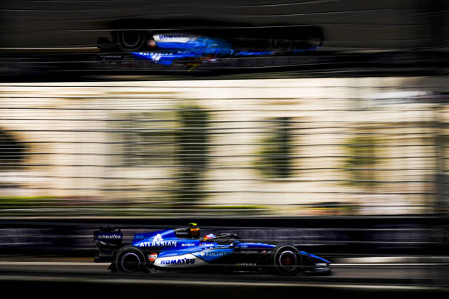 FORMULA 1 SINGAPORE AIRLINES SINGAPORE GRAND PRIX 2026 Carlos Sainz (SPA) 55 Williams F1 Team in practice during the Formula 1 Singapore Airlines Singapore Grand Prix 2026, Round 17 of the 2026 Formula 1 World Championship, WM, Weltmeisterschaft from 9th - 11th October 2026 at the Marina Bay Street Circuit, Singapore. Credit: Robbie Hoad Every Second Media Editorial use only. All images are copyright Every Second Media Limited. No images may be reproduced without prior permission. Copyright: xIMAGO EveryxSecondxMediax ESM-2203-0225 RobbiexHoadx xEveryxSecondxMediax