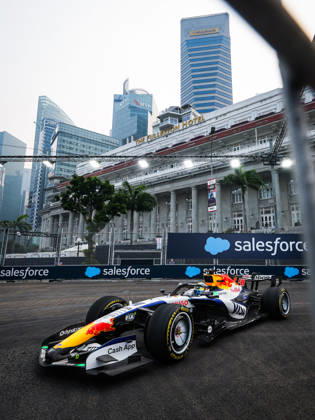 F1 - SINGAPORE GRAND PRIX 2026 41 LINDBLAD Arvid (gbr), Visa Cash App RB F1 Team VCARB03, action during the 2026 Formula 1 Singapore Grand Prix, 17th round of the 2026 Formula One World Championship, WM, Weltmeisterschaft from October 9 to 11, 2026 on the Marina Bay Street Circuit, in Singapore, Singapore - SingaporeSingapore Copyright: xANTONINxVINCENTx