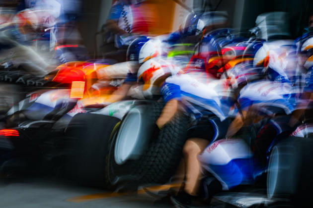 F1 - SINGAPORE GRAND PRIX 2026 41 LINDBLAD Arvid (gbr), Visa Cash App RB F1 Team VCARB03, action pitstop during the 2026 Formula 1 Singapore Grand Prix, 17th round of the 2026 Formula One World Championship, WM, Weltmeisterschaft from October 9 to 11, 2026 on the Marina Bay Street Circuit, in Singapore, Singapore - SingaporeSingapore Copyright: xFLORENTxGOODENx