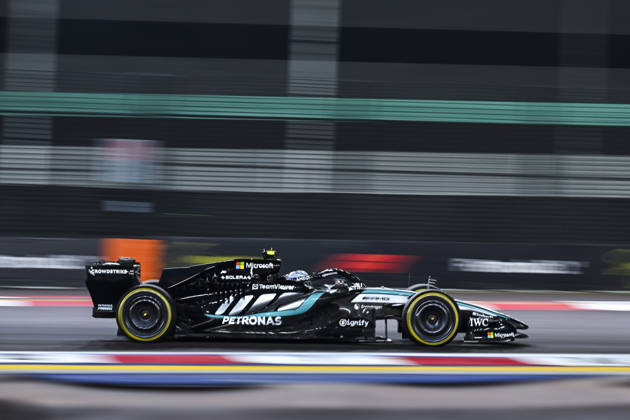 F1 - SINGAPORE GRAND PRIX 2026 12 KIMI ANTONELLI Andrea (ita), Mercedes AMG F1 Team W17, action during the 2026 Formula 1 Singapore Grand Prix, 17th round of the 2026 Formula One World Championship, WM, Weltmeisterschaft from October 9 to 11, 2026 on the Marina Bay Street Circuit, in Singapore, Singapore - SingaporeSingapore  Copyright: xDPPIx