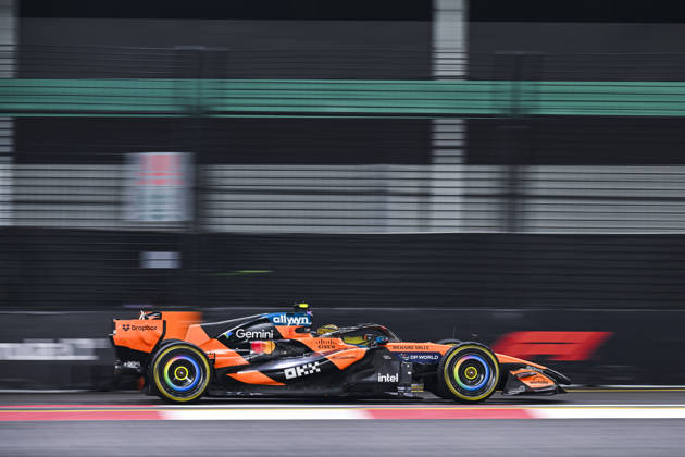 F1 - SINGAPORE GRAND PRIX 2026 01 NORRIS Lando (gbr), McLaren F1 Team MCL40, action during the 2026 Formula 1 Singapore Grand Prix, 17th round of the 2026 Formula One World Championship, WM, Weltmeisterschaft from October 9 to 11, 2026 on the Marina Bay Street Circuit, in Singapore, Singapore - SingaporeSingapore  Copyright: xDPPIx