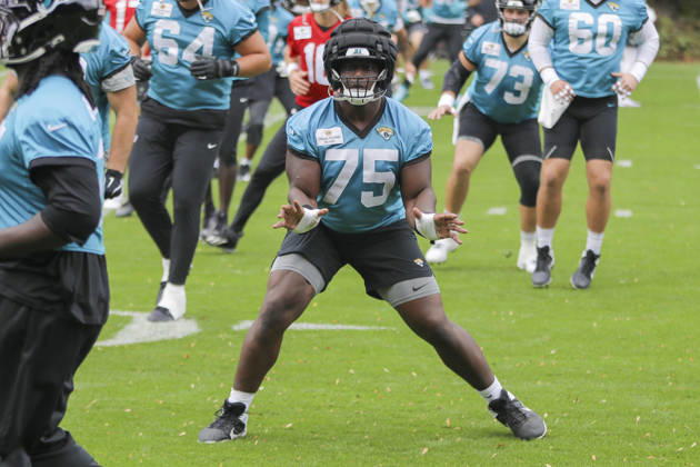 CHADLER’S CROSS, ENGLAND - OCTOBER 09: Emmanuel Pregnon of the Jacksonville Jaguars training with the team during the Jacksonville Jaguars team practise and media as part of the London NFL, American Football Herren, USA Series 2026, at the Grove, Chandler’s Cross, Hertfordshire, England, on 09 October 2026. Jody Demay - Davies SPP Copyright: xJodyxDemayx-xDaviesx xSPPx Sportspressphoto_SPR249423