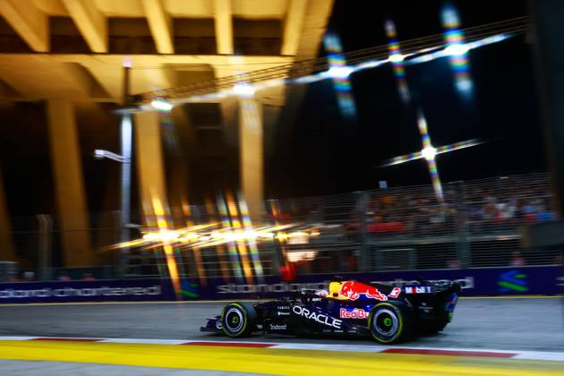 03 VERSTAPPEN Max (nld), Red Bull Racing Ford RB22, action F1 GP 17 Singapore 2026 F1 GP 17 Singapore 2026 ALONSO Fernando (spa), Aston Martin F1 Team Honda AMR26, portrait F1 GP 17 Singapore 2026 Singapore